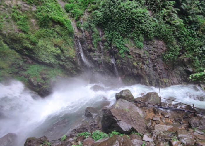 Curug Ciherang Merupakan Salah Satu Wisata Air Terjun Favorit Di ...