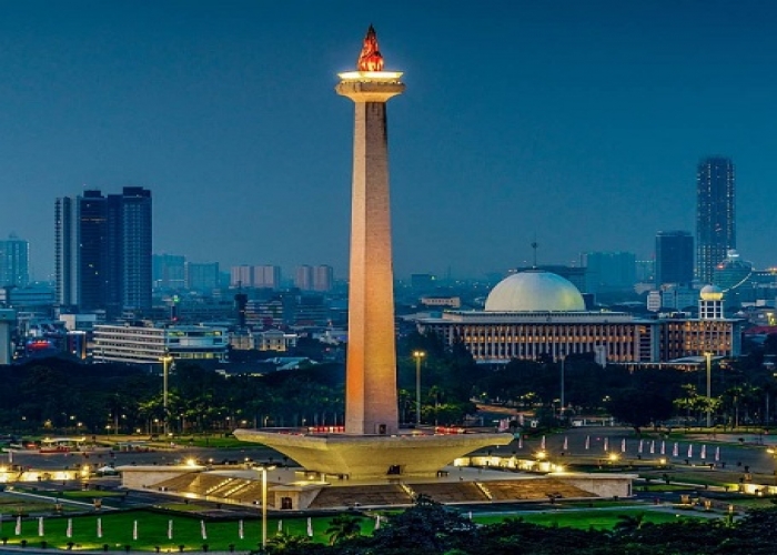 Monumen Nasional (Monas) Adalah Salah Satu Destinasi Wisata Yang ...