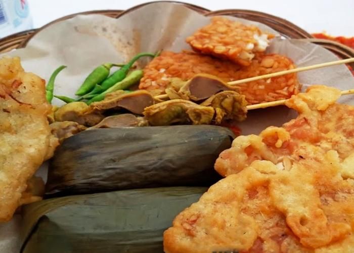 Foto : Angkringan Tepi Sawah Setu ( Gmap / Mami Ayu Catering )