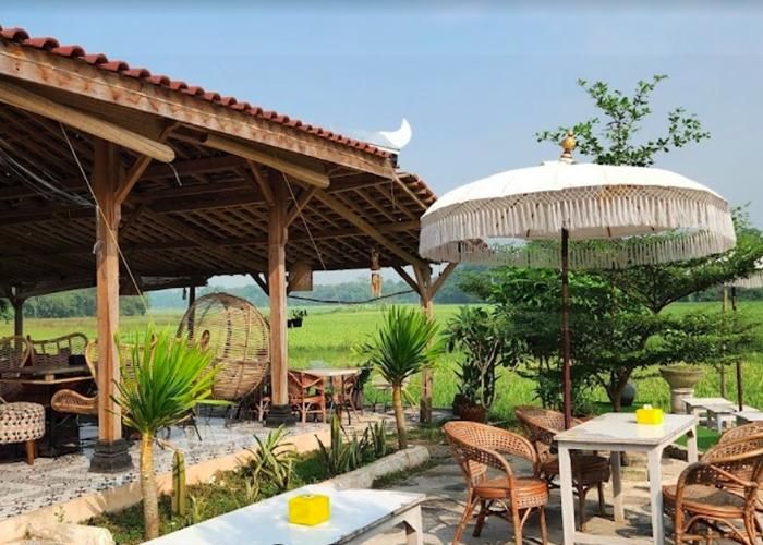 Foto : Angkringan Tepi Sawah Setu ( Gmap / Miftachul h )