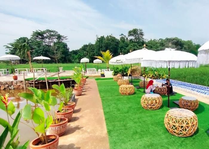 Foto : Angkringan Tepi Sawah Setu ( Gmap / Wempi Saoli )