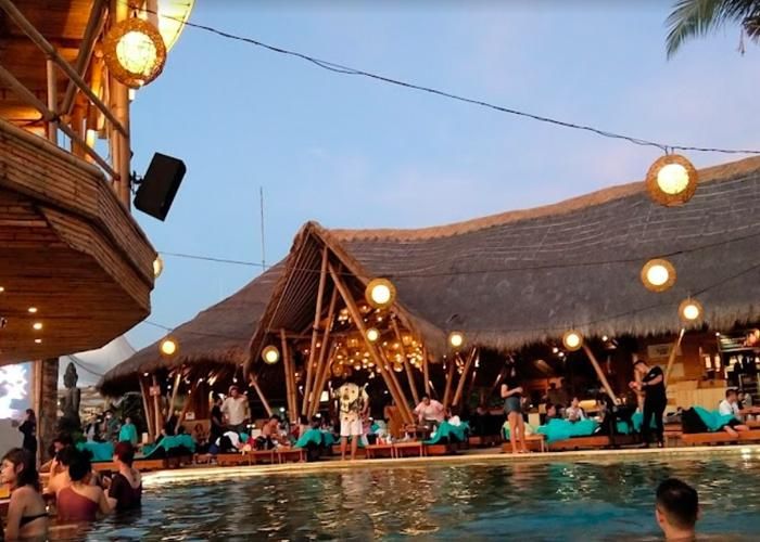 Foto: Finns Beach Club( Gmap/angga fotofotomoto )