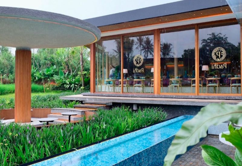 Foto : Padhi Resto ( Gmap /  Darsehsri  )