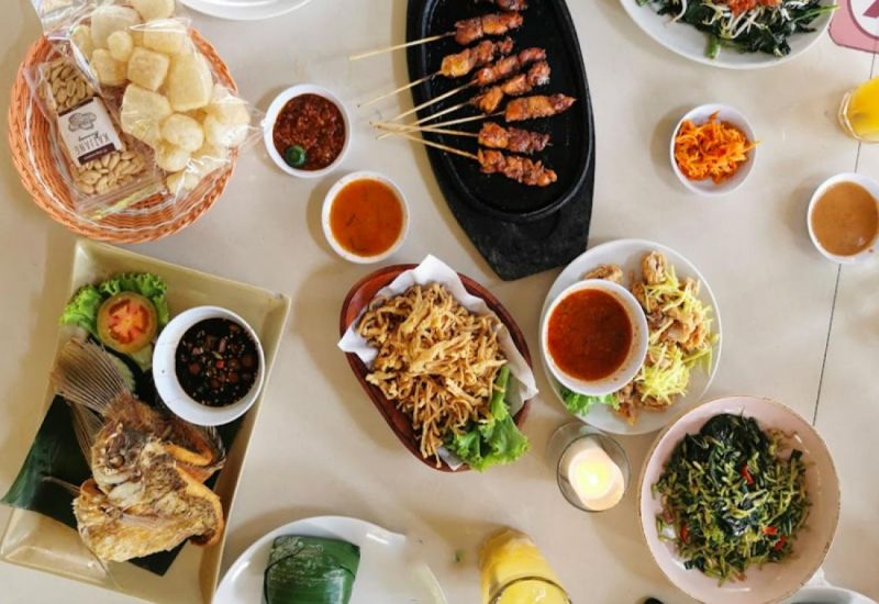 Foto : Talaga Sampireun ( Gmap / Dewi Ambarwati )