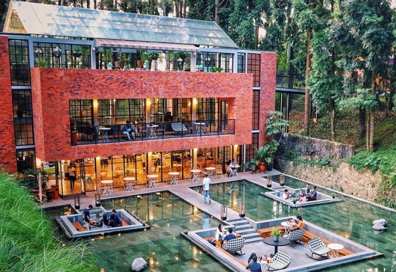 Foto : The Lake House ( Google / sentul.city