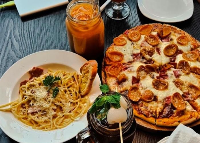 Foto : Edensor Hills Cafe & Resto ( Gmap / Fitrys Citra )