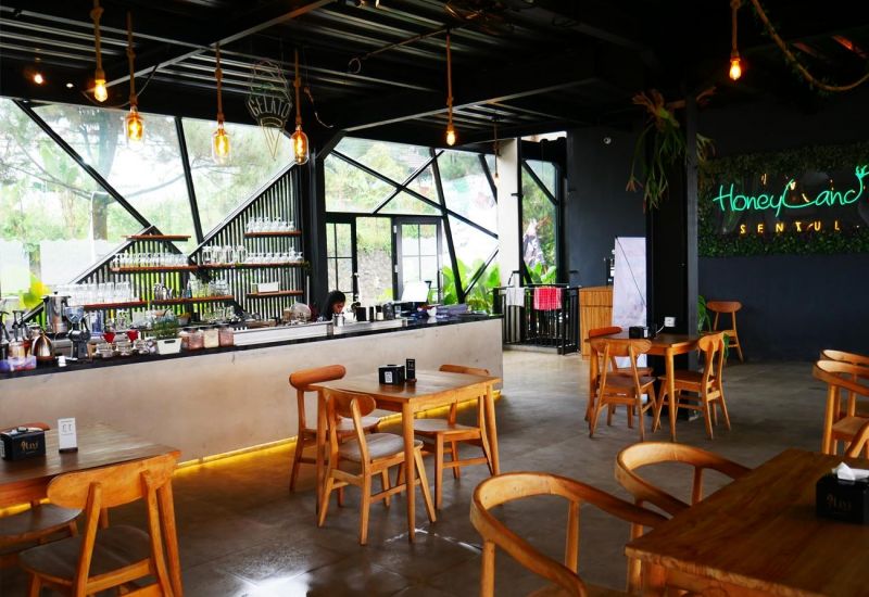 Foto : Honeyland( Jagoantravel.com )