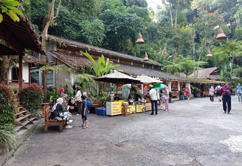 Foto: Kampung Daun ( Jagoantravel.com )