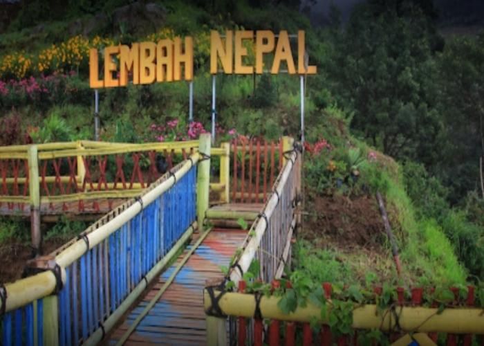Nepal Van Java merupakan destinasi objek wisata yang memiliki lanskap ...