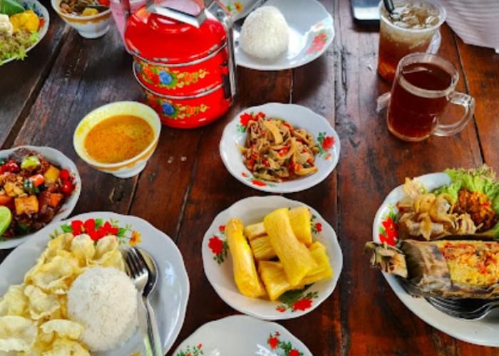 Foto : Ngopi Di Sawah ( Gmap / Eva Kusuma )