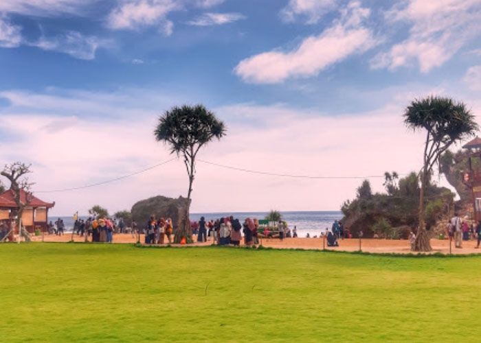 Pantai Ngrawe (Gmap/Shodiqul Chasani)