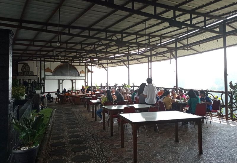 Foto: Saung Pengkolan ( Jagoantravel.com )