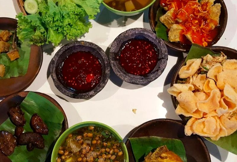 Foto : Saung Pengkolan ( Gmap / Ira Lemon )