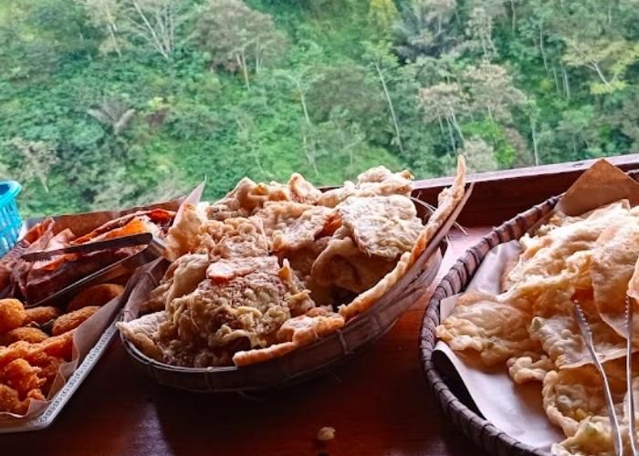 Foto : Tumpeng Menoreh ( Gmap / Ria Lestariani )