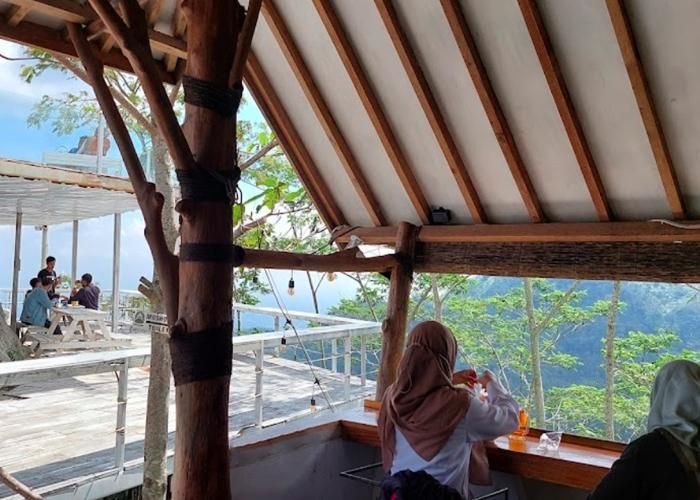 Foto : Tumpeng Menoreh ( Gmap / Fatimatus Zuhro )